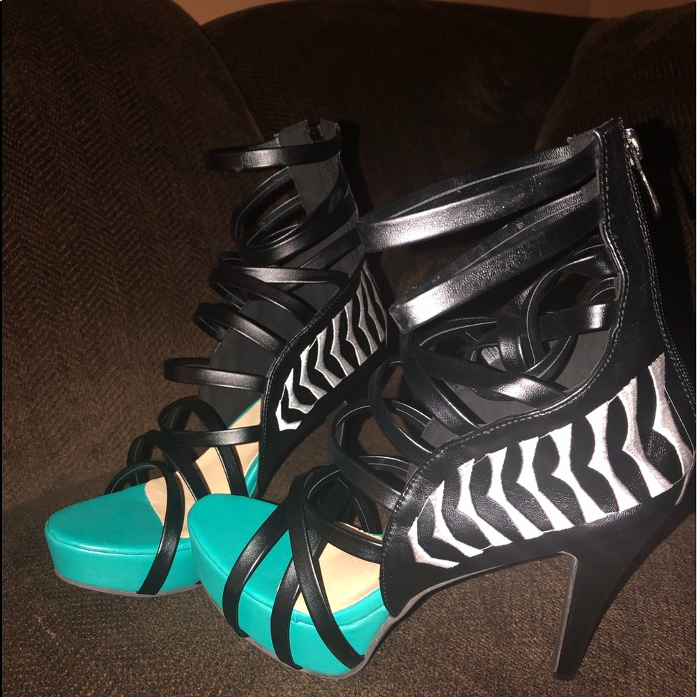 Strappy heals